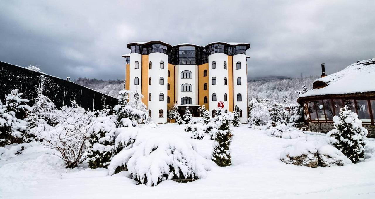 Hotel Castelul De Vis Petroşani Exterior foto